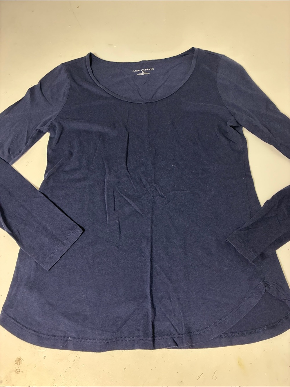 Ann Taylor Medium Navy Blue Long Sleeve Scoop Neck T Shirt